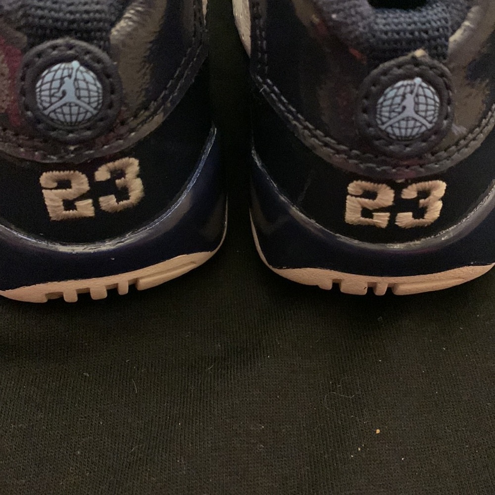 Boys Jordan’s - Picture 3 of 5